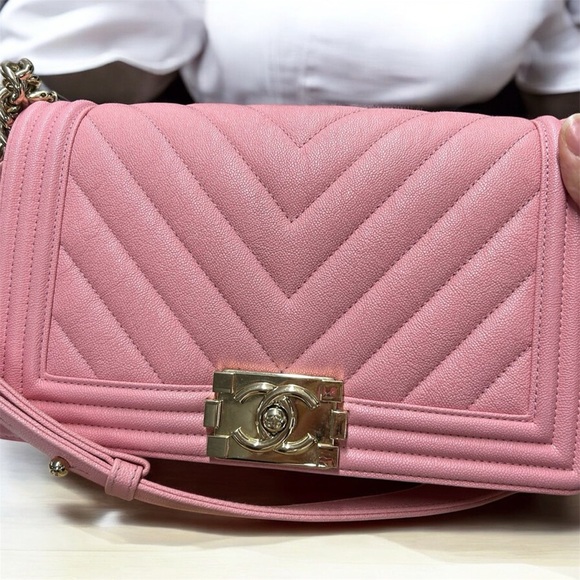 CHANEL CHEVRON OLD MEDIUM BOY IN SAKURA PINK - Picture 4 of 16